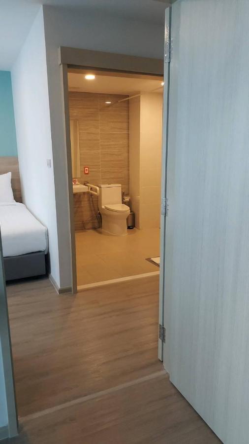 Wellness Stay & Hotel Sukhumvit 107 Banguecoque Exterior foto