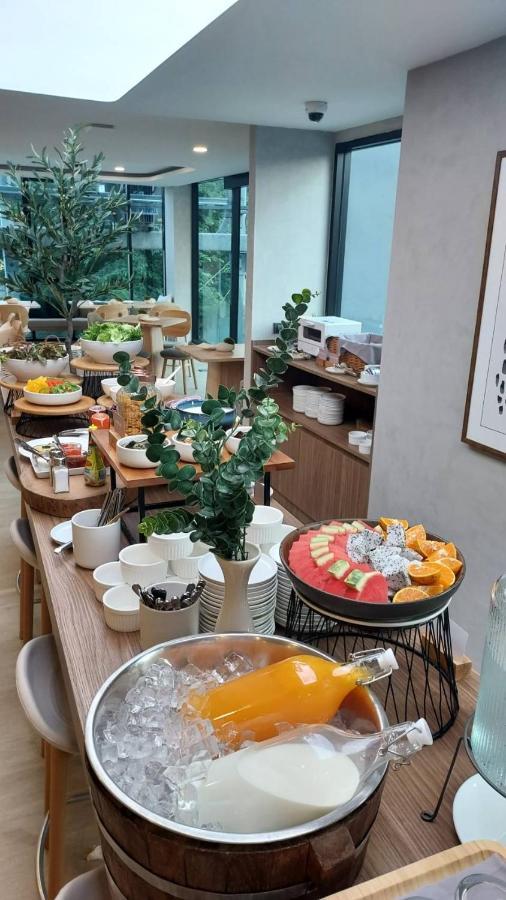 Wellness Stay & Hotel Sukhumvit 107 Banguecoque Exterior foto