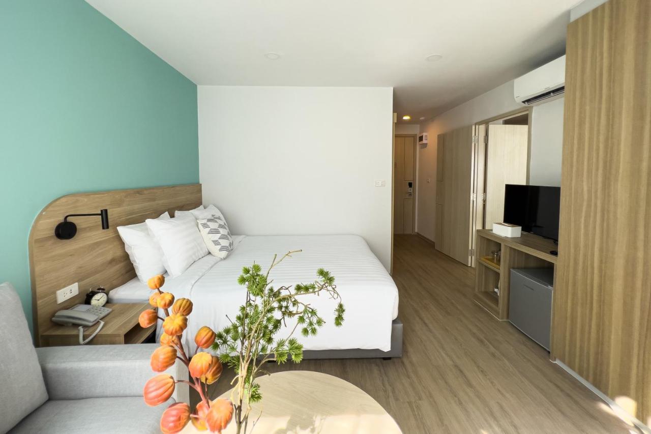 Wellness Stay & Hotel Sukhumvit 107 Banguecoque Exterior foto