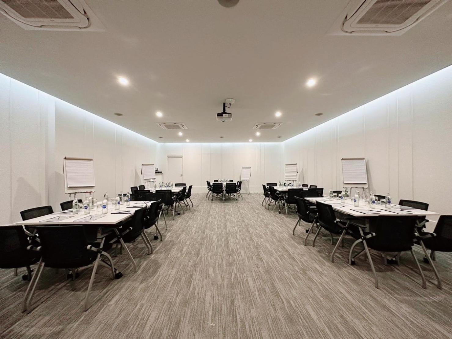 Wellness Stay & Hotel Sukhumvit 107 Banguecoque Exterior foto